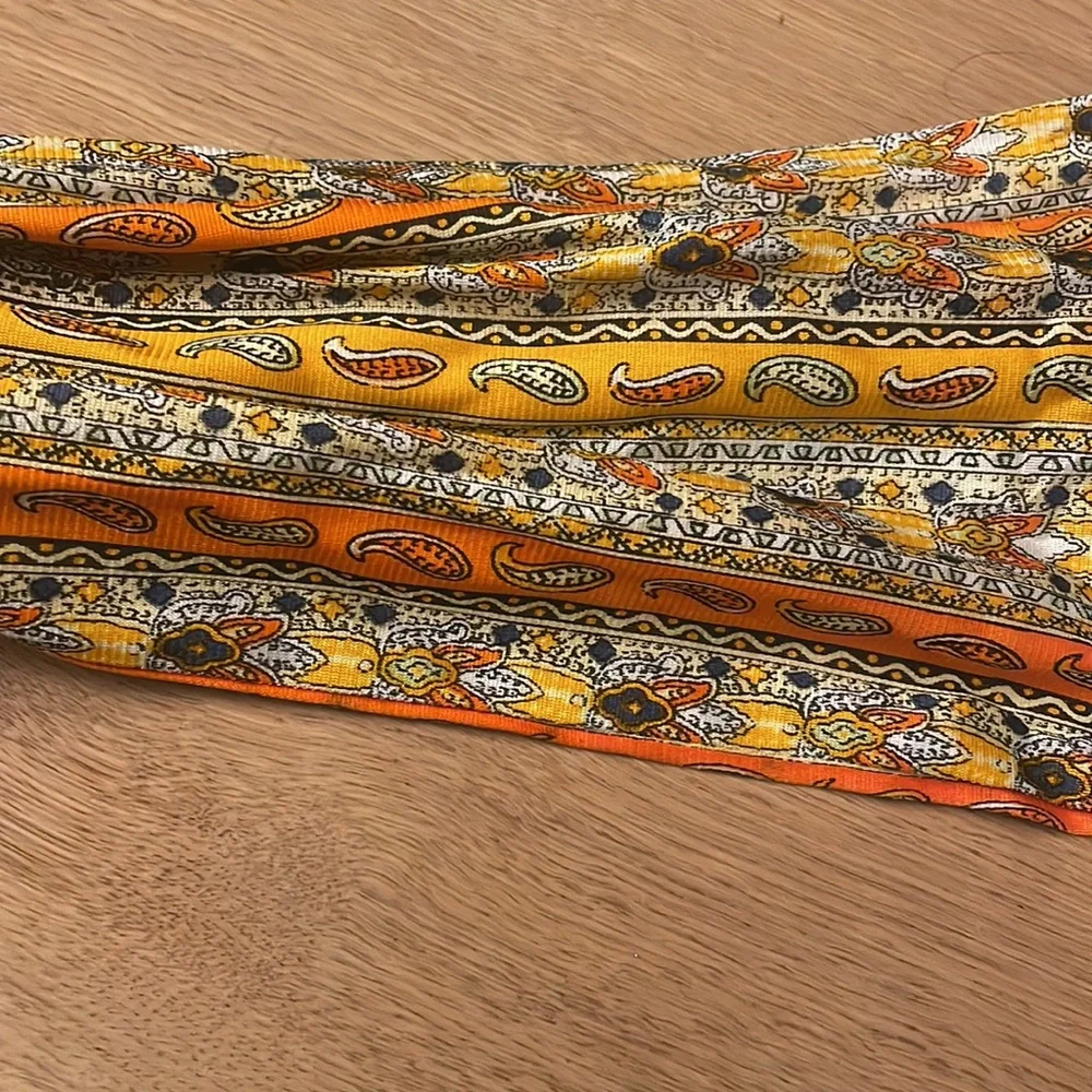 UNIQUE SCARF - Picture 2 of 3